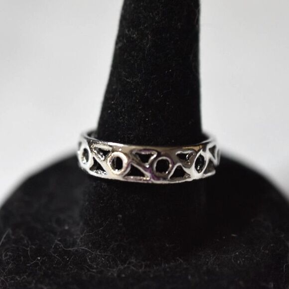 Casual Unisex Filigree Silver Tone Metal Size 9 Goth Punk Grunge Ring - Picture 1 of 4